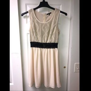 Off-white Lace dress